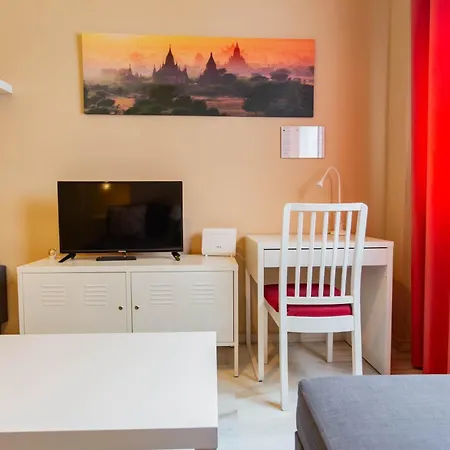 Alameda Escoberos, Dos Silenciosos Apartmán